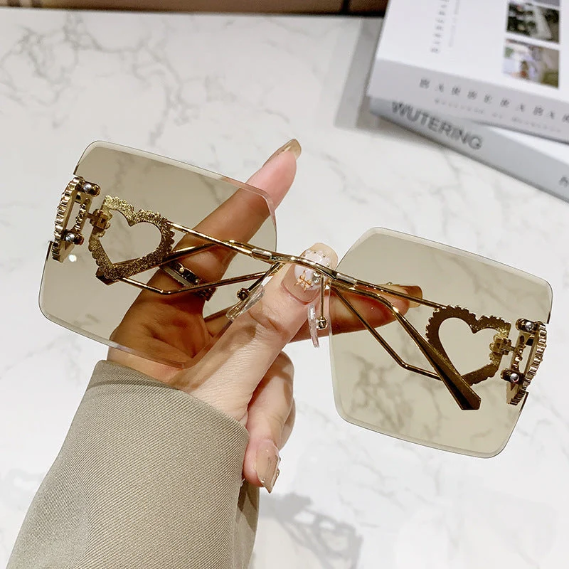 Dame moteriktig solbrille med trendy hjerte-design Luvikno