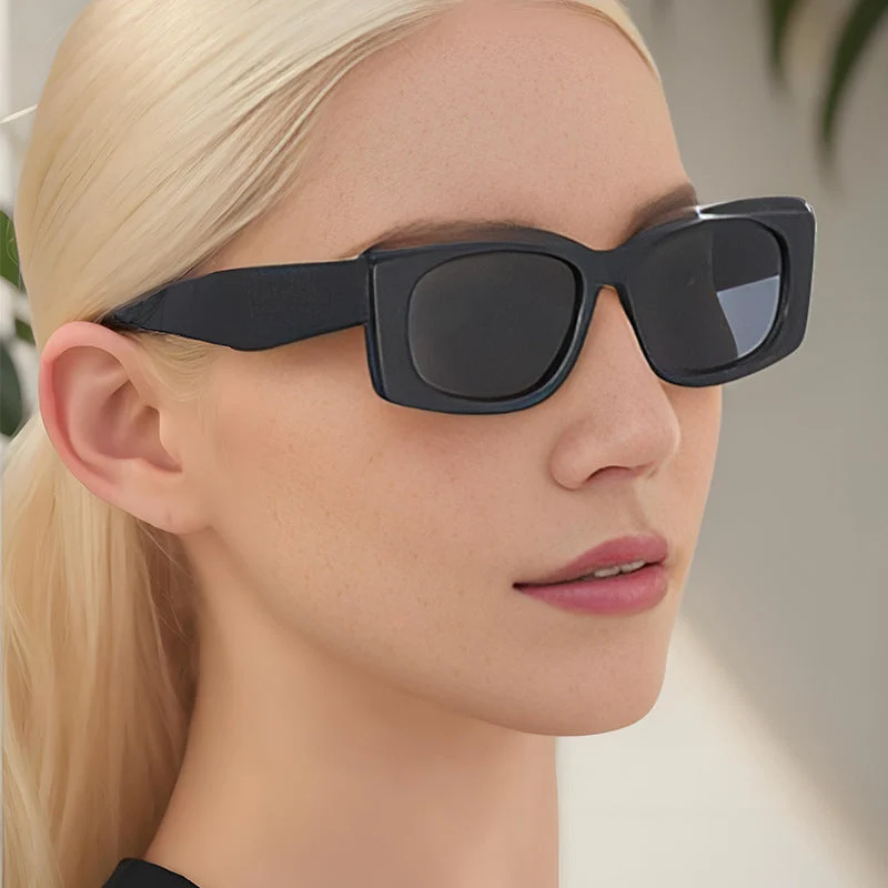 Dame Moda solbrille med markant kvadratisk ramme og UV-beskyttelse Luvikno