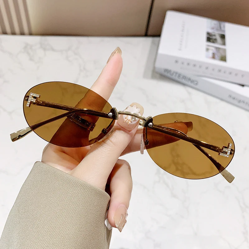 Dame Modische solbrille med innovativt design og komfortabel ramme Luvikno