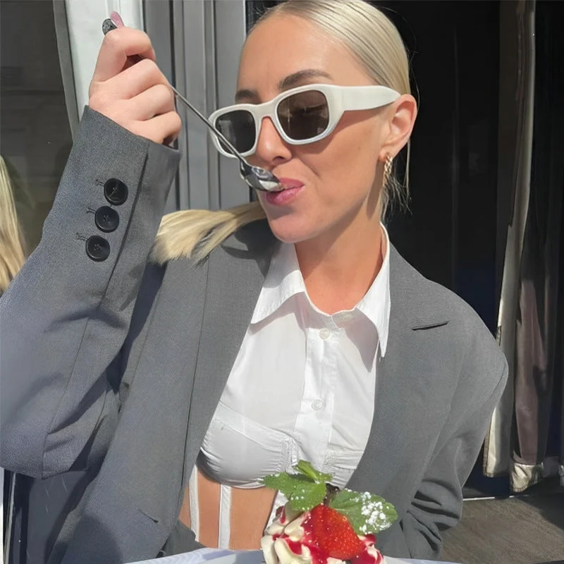 Damer Motetrender Solbrille med elegant samtidsdesign Luvikno