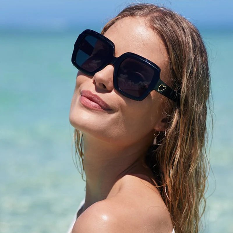 Dame Modemessig solbrille med eksklusiv hjerte-detalj Luvikno