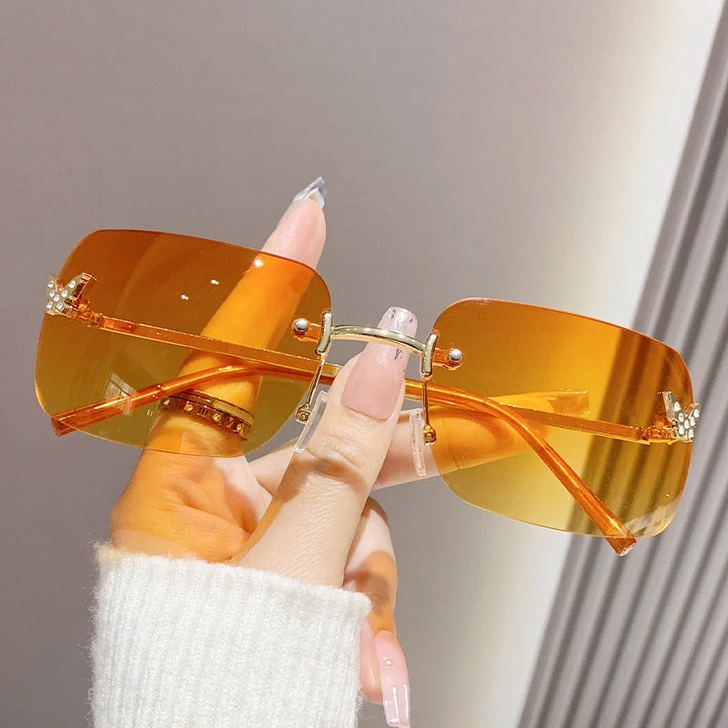 Damer moderiktig solbrille med unik ramme og luksuriøse aksenter Luvikno