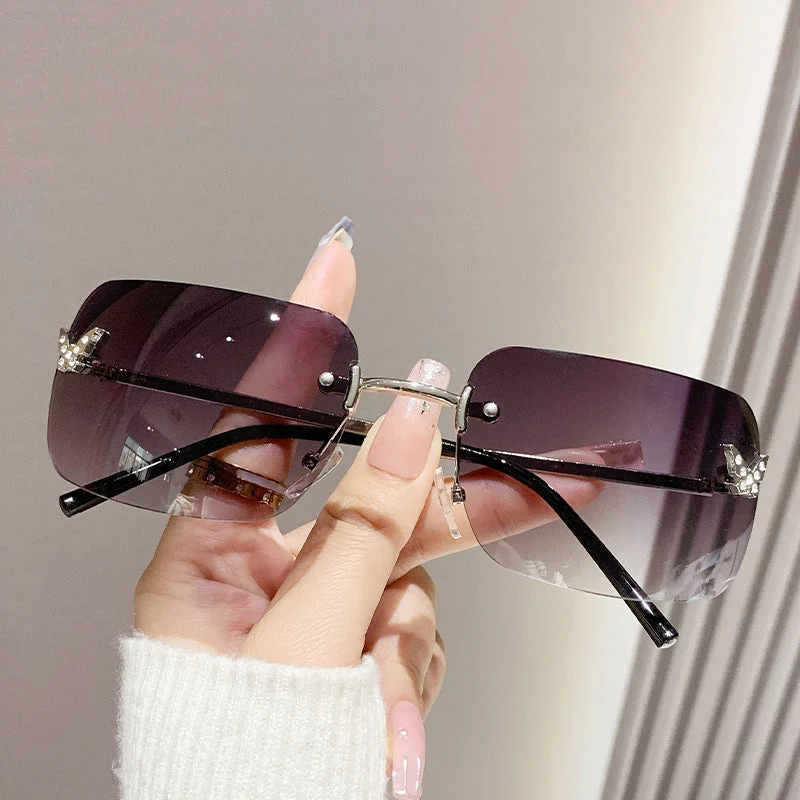 Damer moderiktig solbrille med unik ramme og luksuriøse aksenter Luvikno