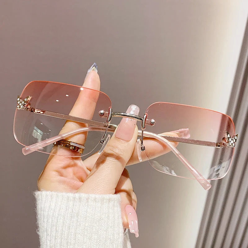 Damer moderiktig solbrille med unik ramme og luksuriøse aksenter Luvikno