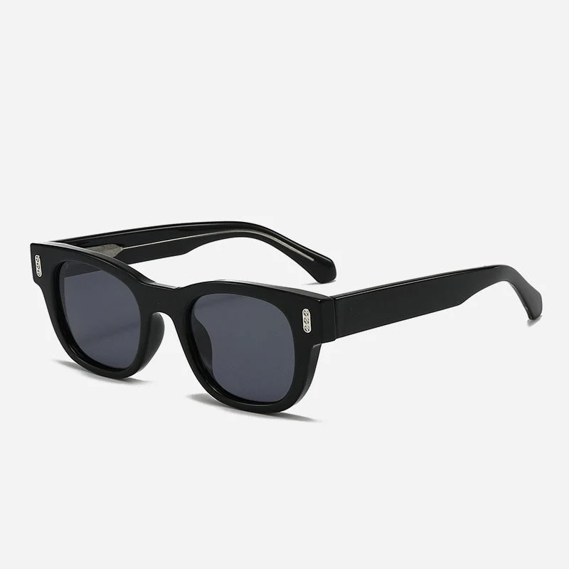 Dame moteriktig solbrille i kvadratisk design Luvikno