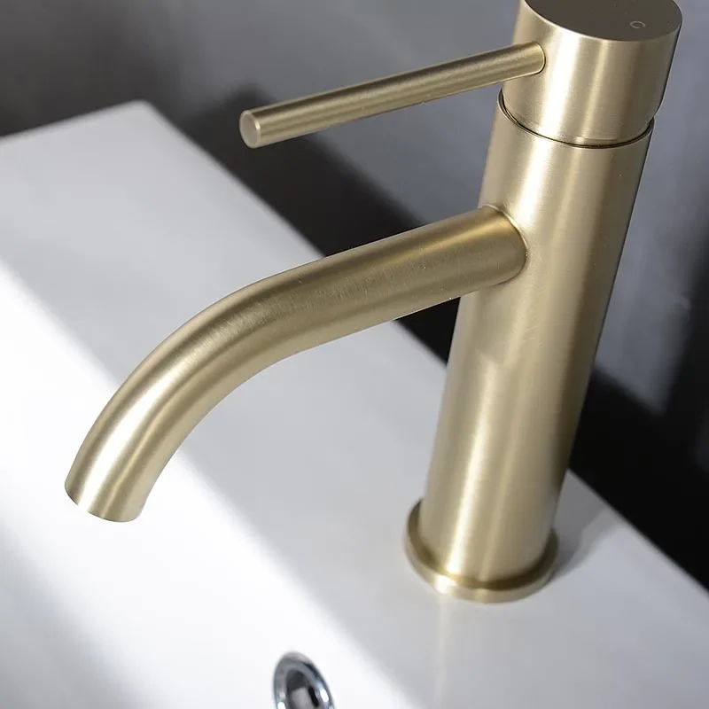 ROSEVÉRA Brushed Gold – Design Waschtischarmatur aus Edelstahl (Einloch, Einhebel)