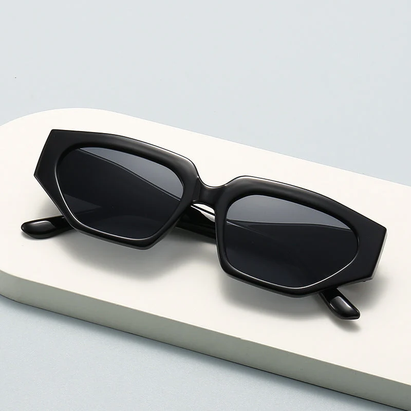 Dame Modisk solbrille i innovativ polygonal design Luvikno