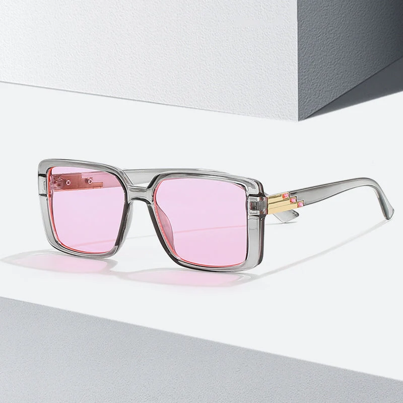 Dame moteriktig firkantet solbrille med trendy detaljer Luvikno