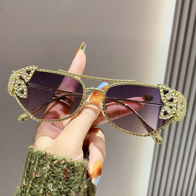 Dame luksus solbrille med elegant sommerfugl-detalj Luvikno