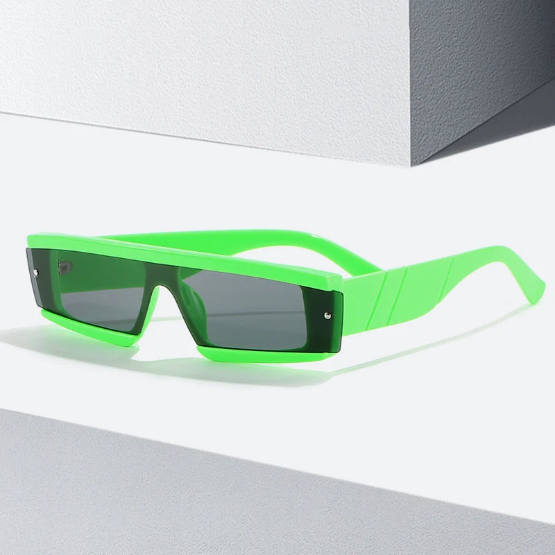 Dame futuristiske solbriller i kantete design Luvikno