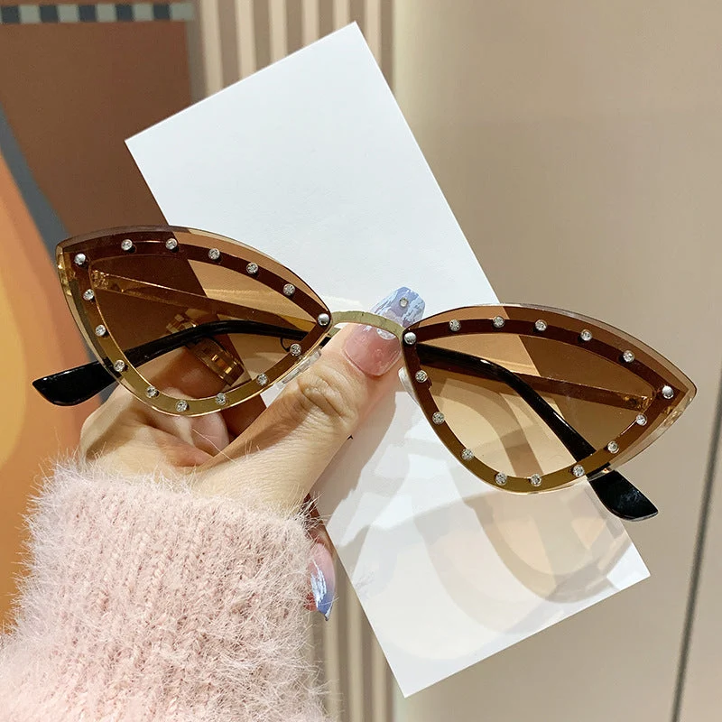 Dame Cat-Eye solbriller med glitrende krystallakenter Luvikno