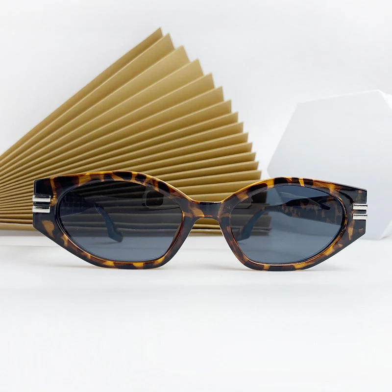 Dame Cat-Eye solbriller i stilfull design med robust ramme Luvikno