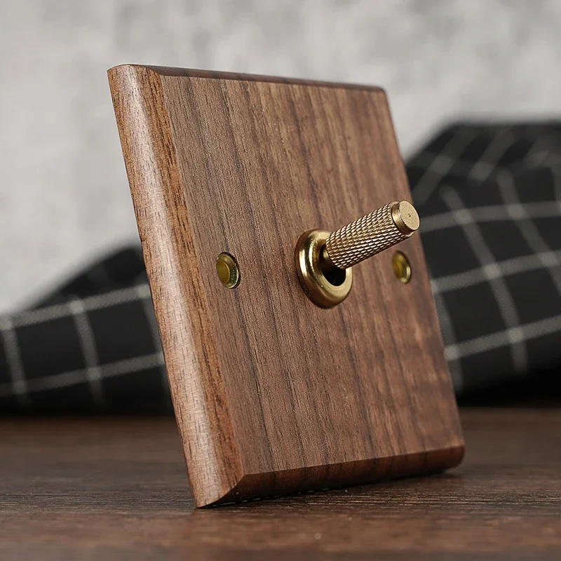 RetroLux Schwarzes Walnussholz Umschalter 1–4 Gang – Messing Knebel, Massivholz & USB-Option