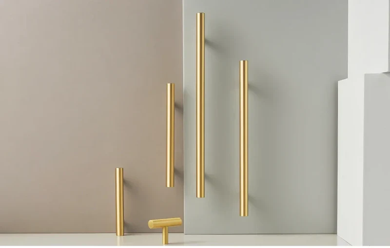 Nurlin T-Bar Messing Möbelgriff – Rund, Extra Lang, Modernes Design für Schränke, Schubladen & Kühlschrank