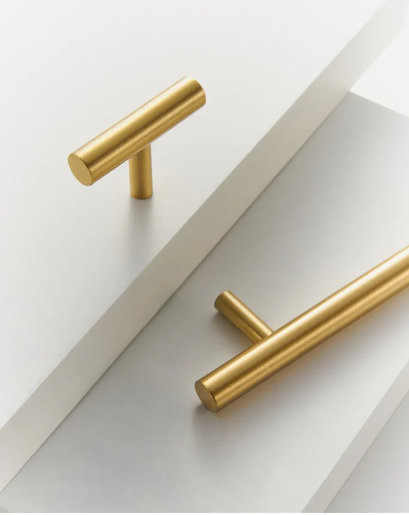 Nurlin T-Bar Messing Möbelgriff – Rund, Extra Lang, Modernes Design für Schränke, Schubladen & Kühlschrank