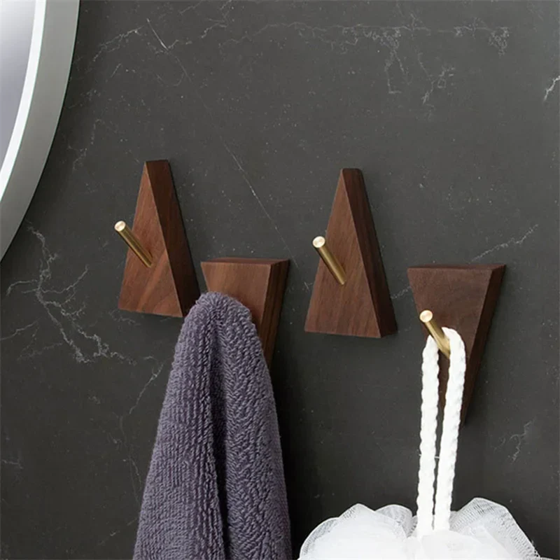 TriLuxe Dreieck Wandhaken – Messing & Massivholz