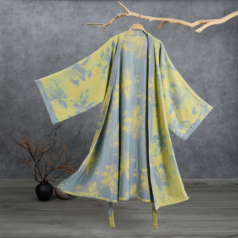 Kimono-Bademantel aus azurblauem Baumwollgaze