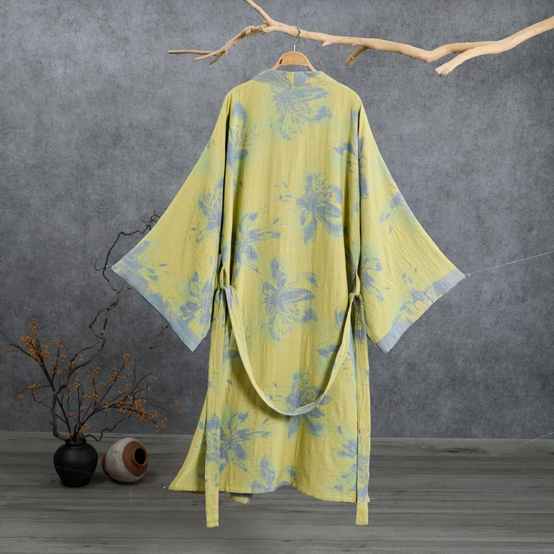 Kimono-Bademantel aus azurblauem Baumwollgaze