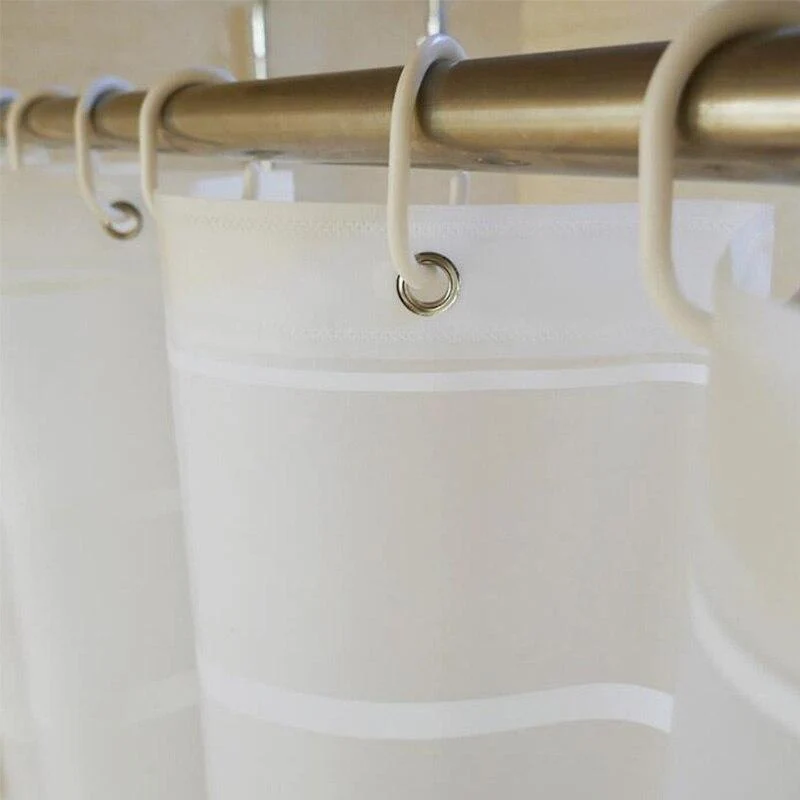 Halbtransparenter Duschvorhang mit horizontalen Streifen