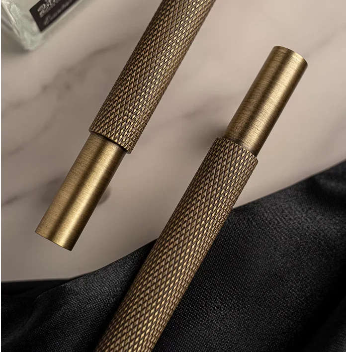 Nurlin Massiver Antik-Messing Möbelgriff