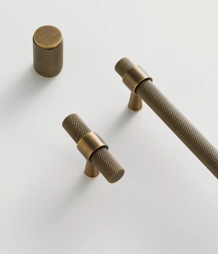 Nurlin Massiver Messing T-Bar Griff