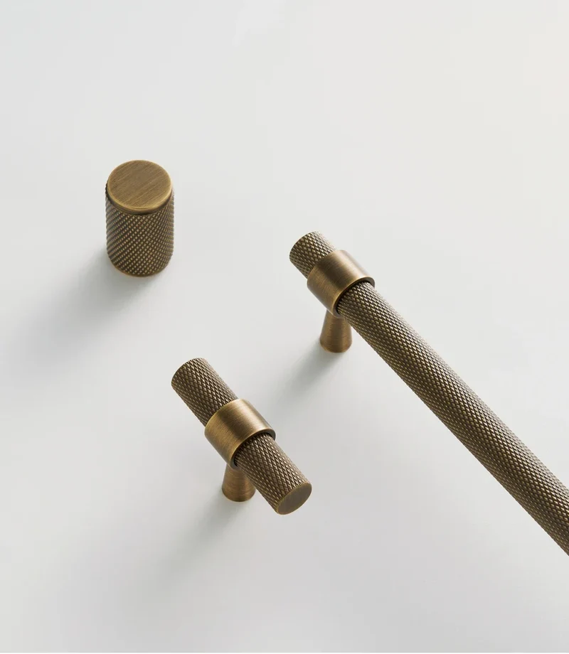 Nurlin Massiver Messing T-Bar Griff