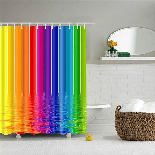 Duschvorhang mit bunten Regenbogenstreifen