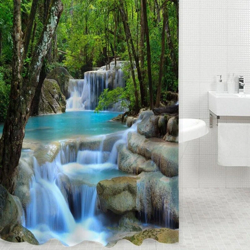 Duschvorhang mit Wasserfall im Wald