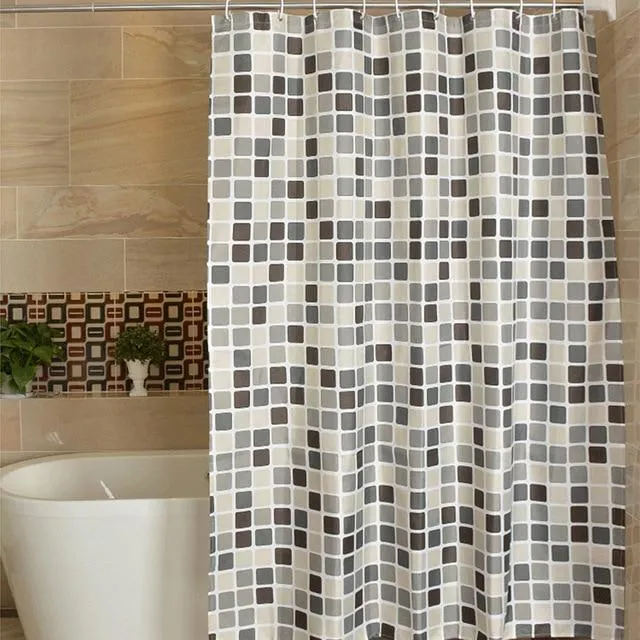 Moderner Duschvorhang mit Mosaik-Muster