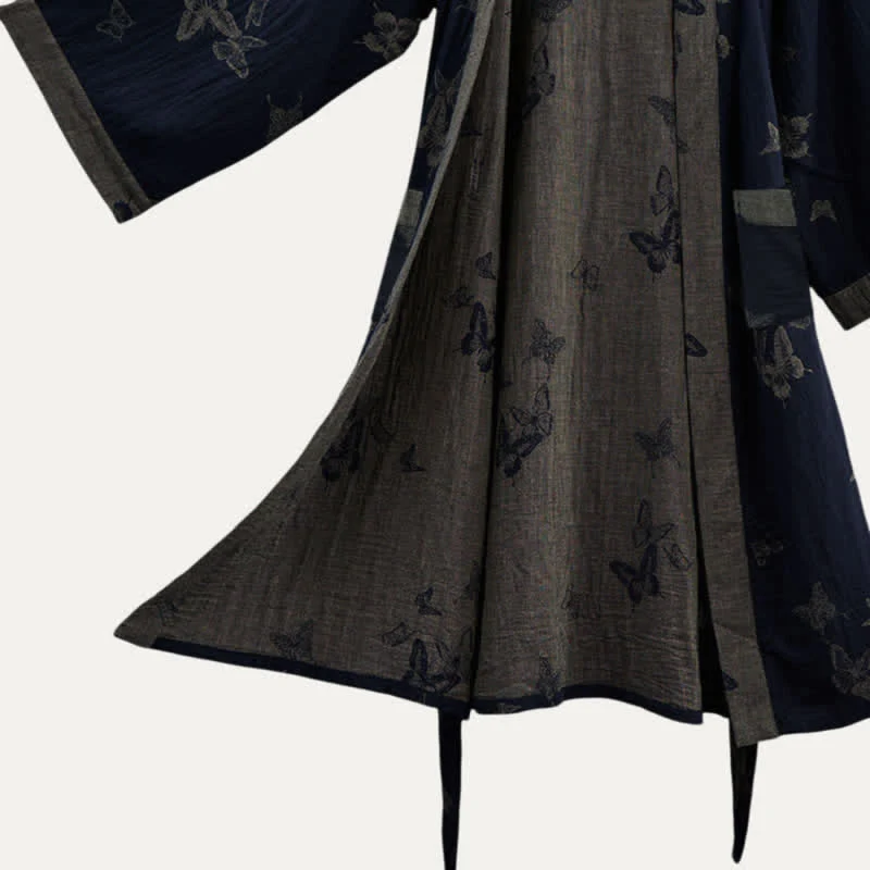 Marineblauer Kimono-Bademantel aus doppellagigem Baumwoll-Doppelgaze mit Schmetterlingsmotiv