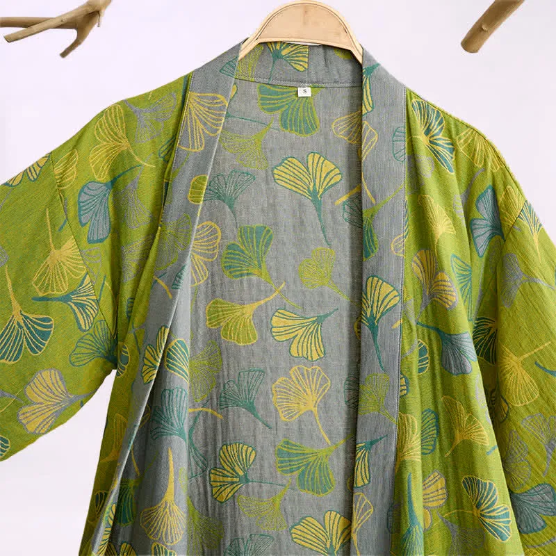 Kimono-Bademantel aus grün-grauem Ginkgoblatt-Baumwolle