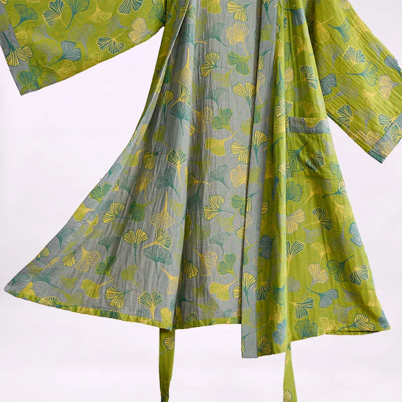 Kimono-Bademantel aus grün-grauem Ginkgoblatt-Baumwolle