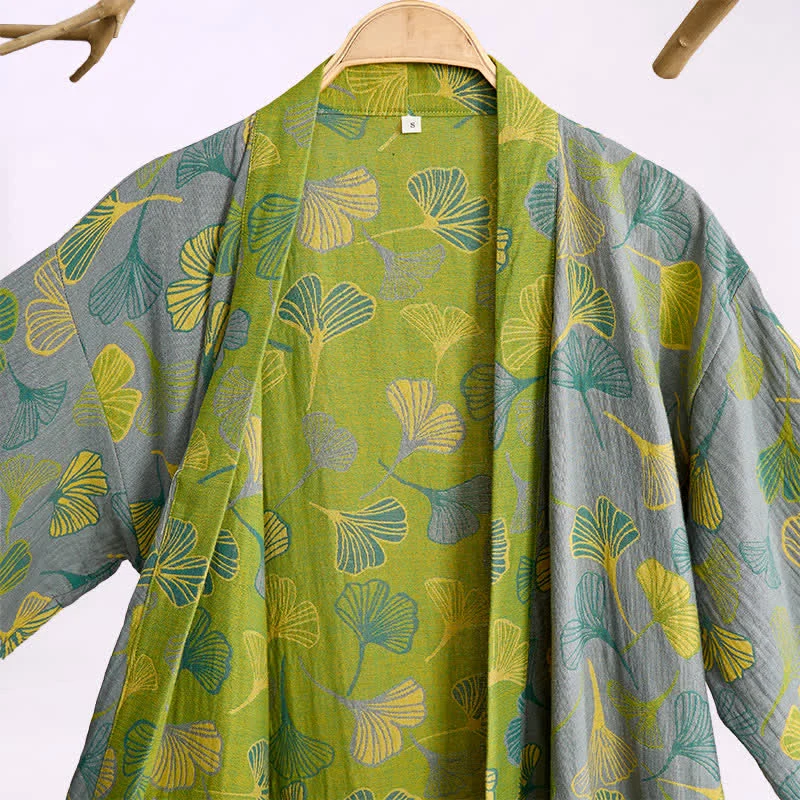 Kimono-Bademantel aus grün-grauem Ginkgoblatt-Baumwolle