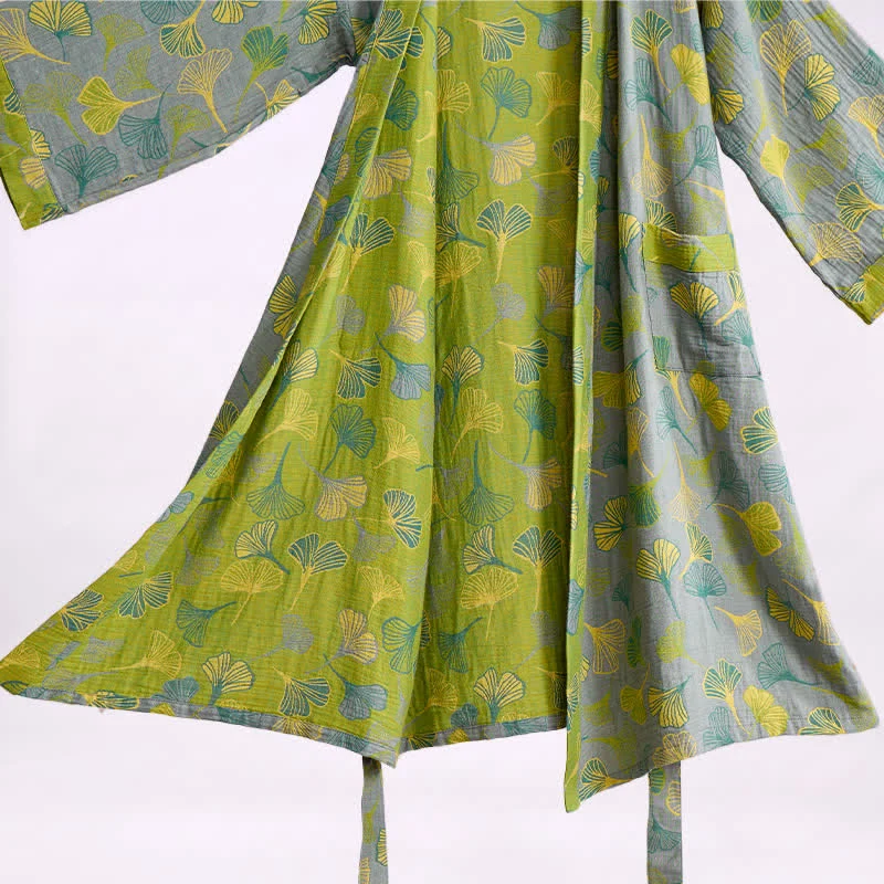 Kimono-Bademantel aus grün-grauem Ginkgoblatt-Baumwolle