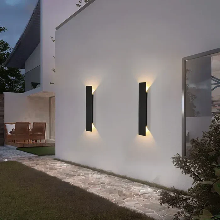 StormGlow Light - Værbestandig LED Utendørs Vegglampe | Luvikno