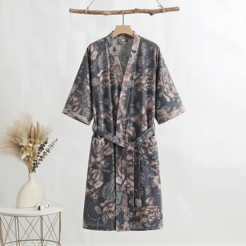 Kimono-Bademantel aus floralem Gaze mit Dreiviertelärmeln