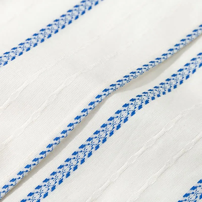 Langer, blau-weiß gestreifter Baumwollbademantel mit Gürtel und Taschen