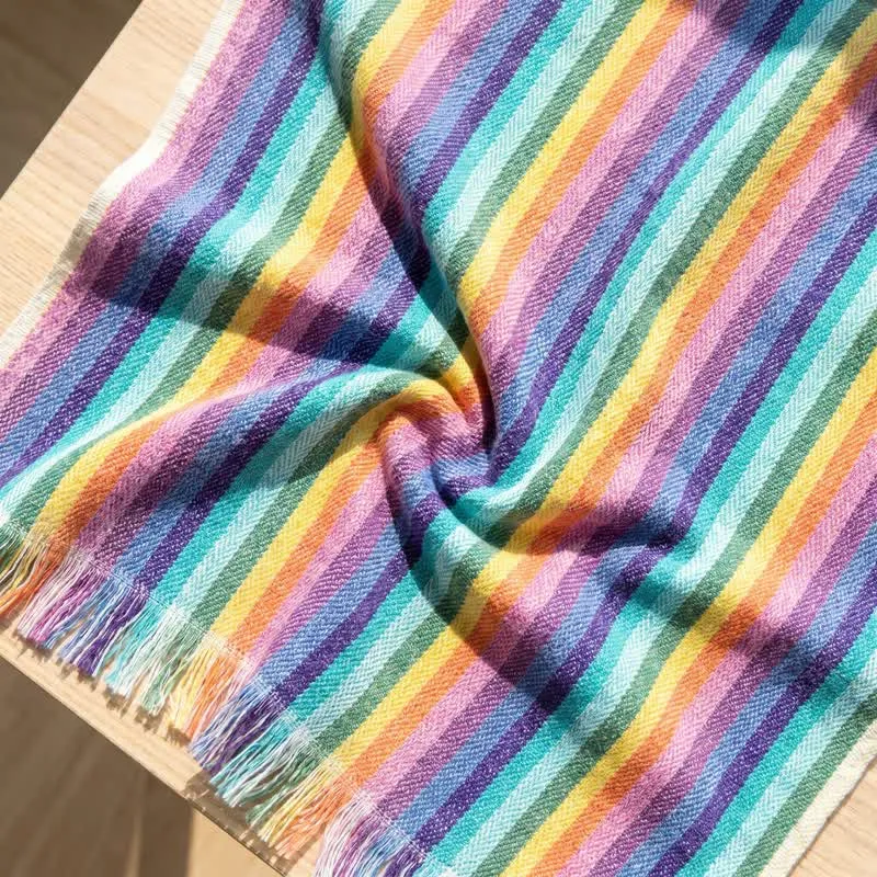 Regenbogenfarbenes, atmungsaktives Baumwollhandtuch