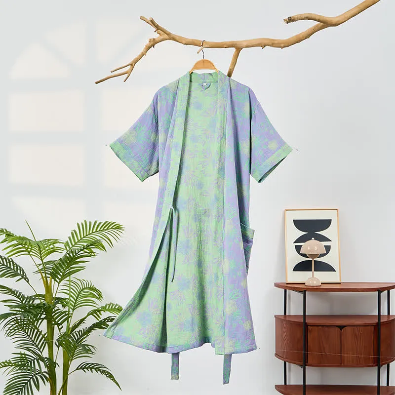 Erfrischender Kimono-Bademantel aus doppellagigem Gaze mit floralem Muster