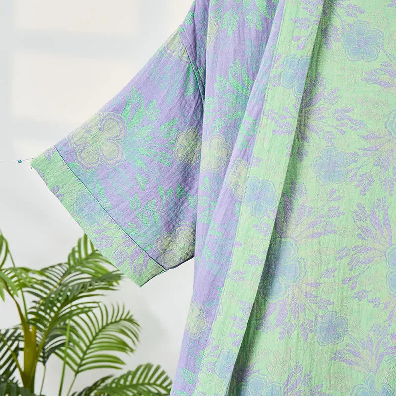 Erfrischender Kimono-Bademantel aus doppellagigem Gaze mit floralem Muster
