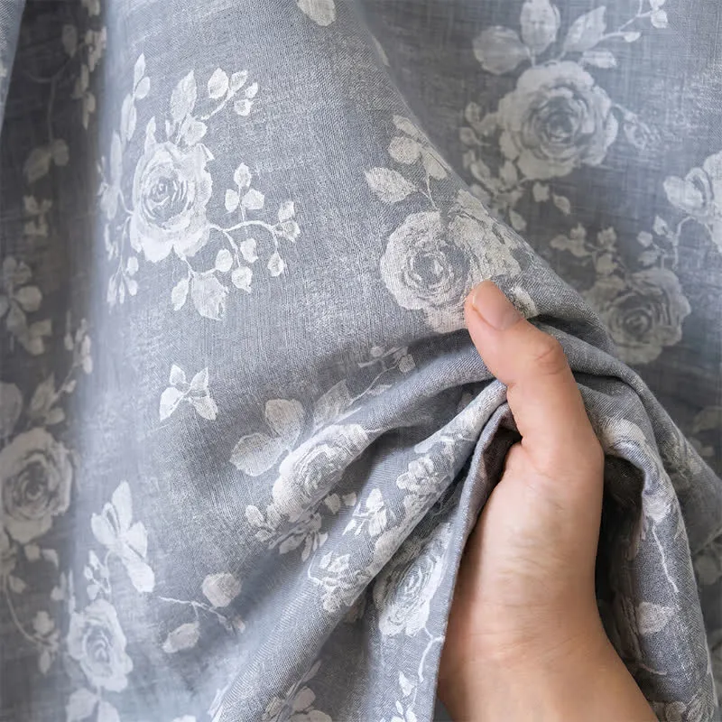 Kimono-Bademantel aus Baumwolle mit staubblauem Rosenmuster