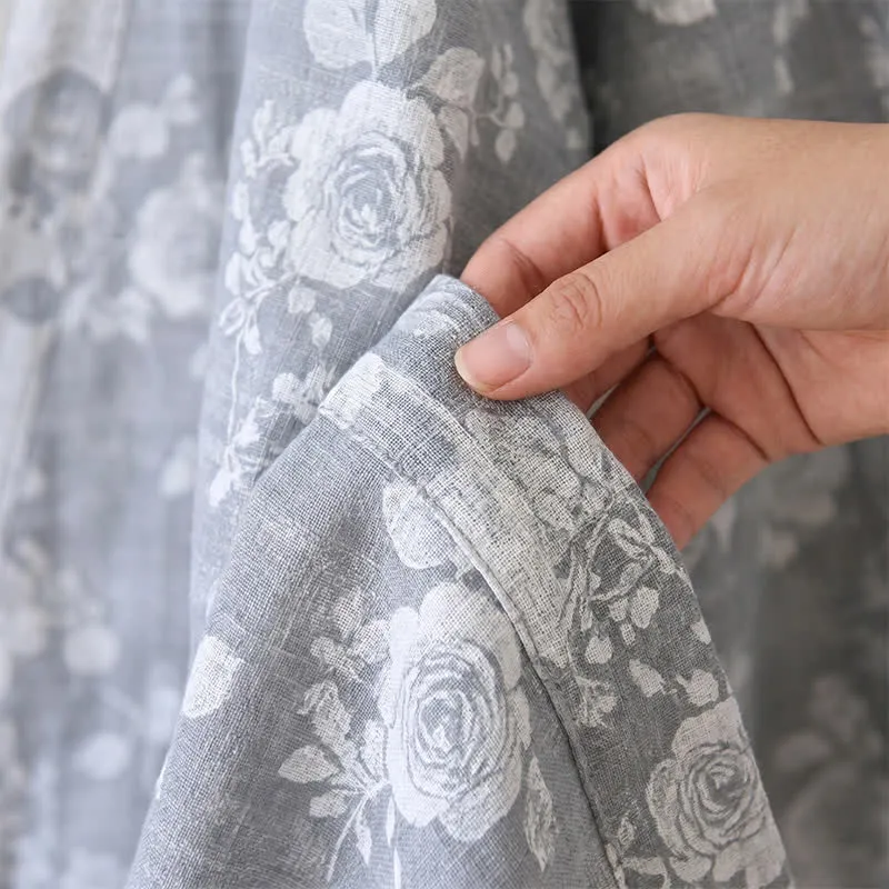 Kimono-Bademantel aus Baumwolle mit staubblauem Rosenmuster