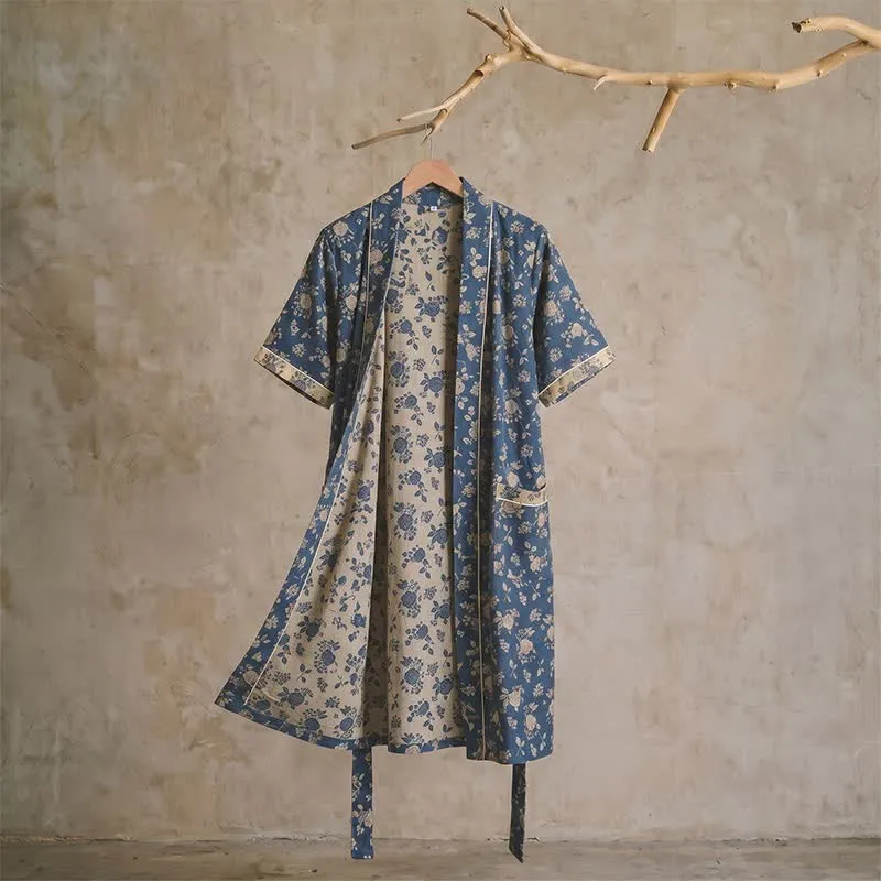 Indigoblauer Kimono-Bademantel mit Vintage-Blumenmuster