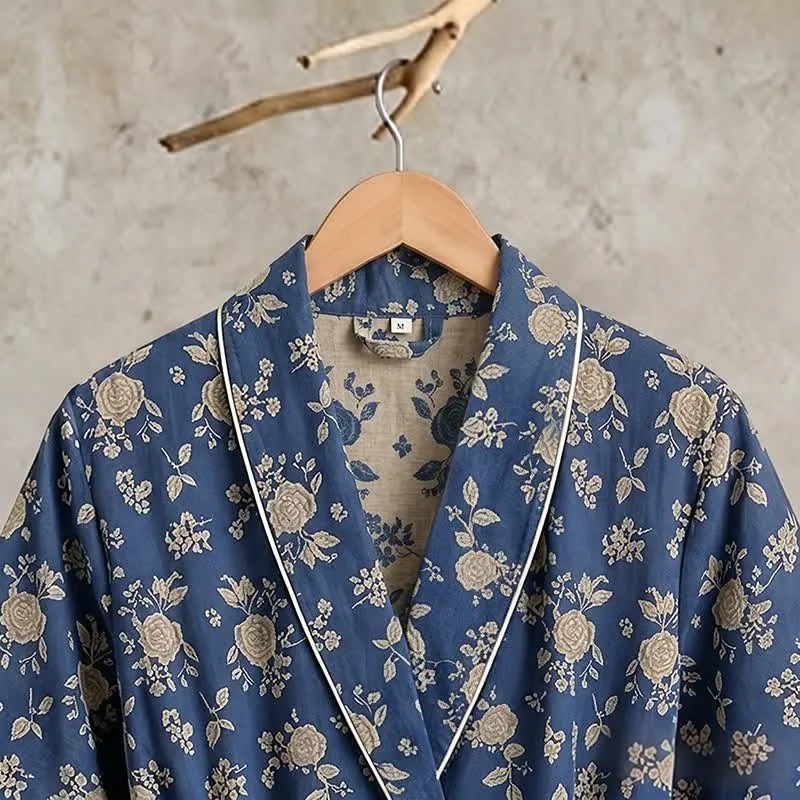 Indigoblauer Kimono-Bademantel mit Vintage-Blumenmuster