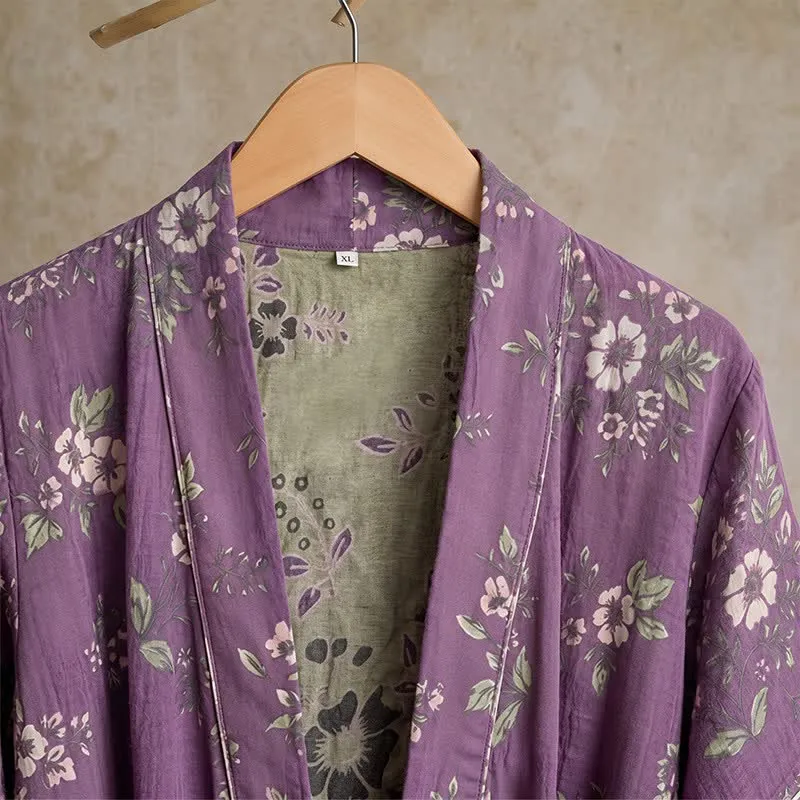 Vintage Kimono-Bademantel aus Baumwolle, lila mit Blumenmuster