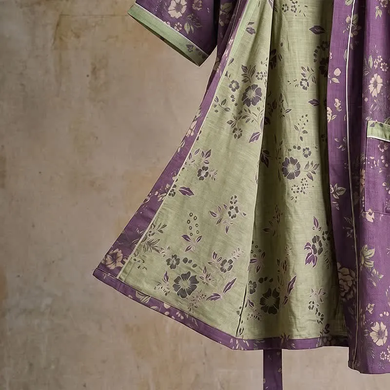 Vintage Kimono-Bademantel aus Baumwolle, lila mit Blumenmuster