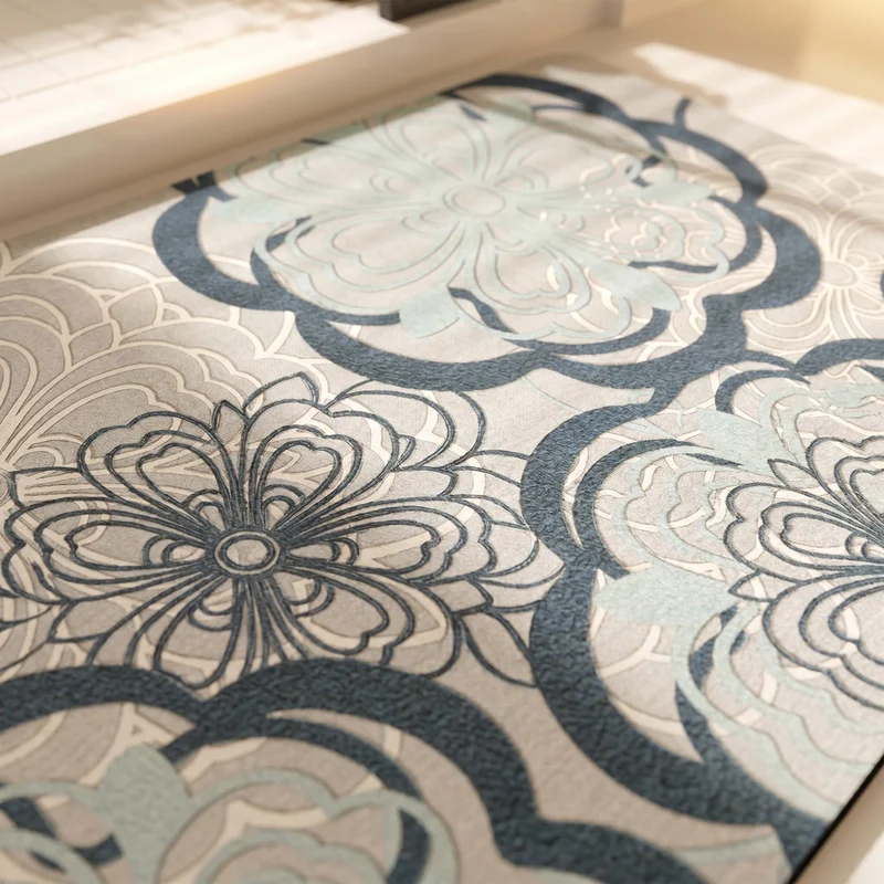 Hellblauer Badezimmerteppich mit filigranem Blumenmuster