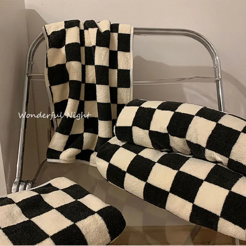 Schwarz-weiß kariertes Handtuchset | 100 % Polyester