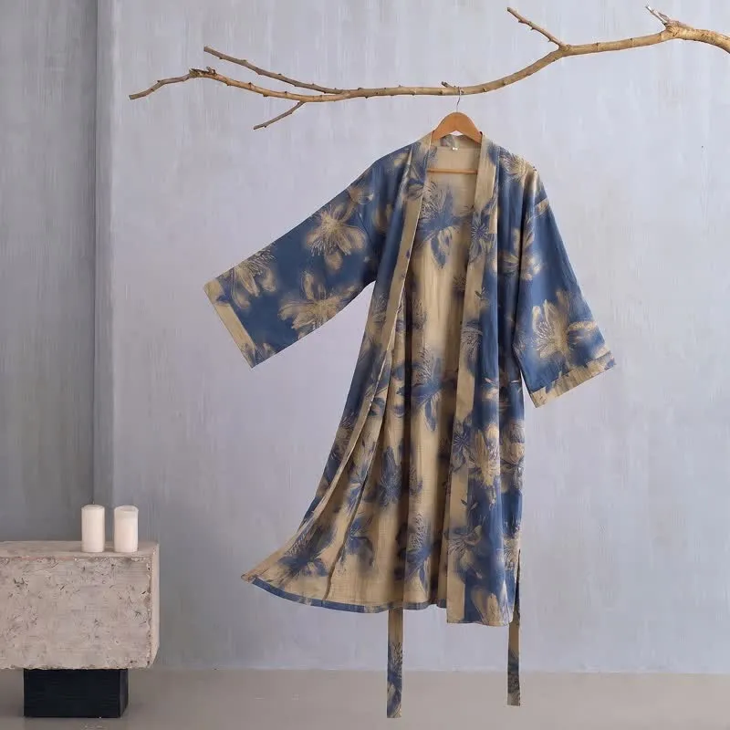 Kimono-Bademantel aus Bio-Baumwolle mit Aquarellblumenmuster