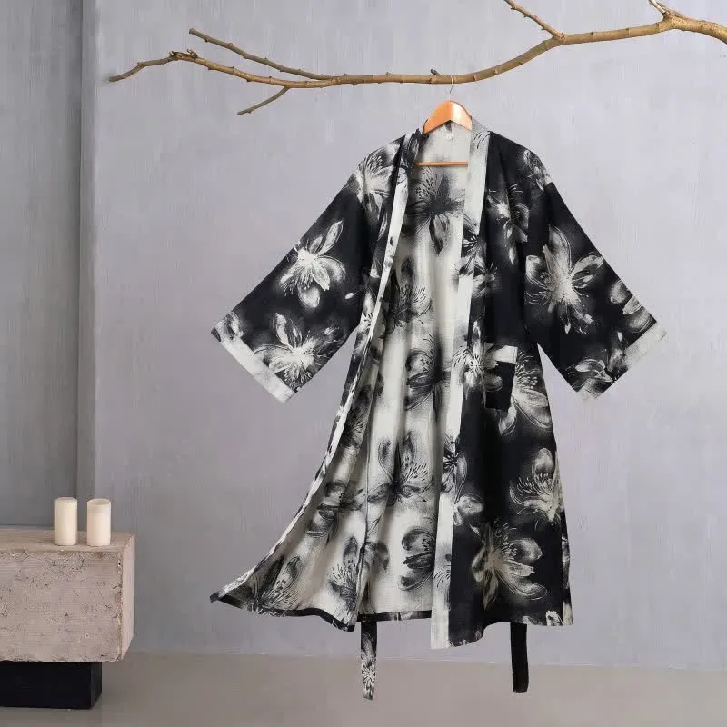 Kimono-Bademantel aus Bio-Baumwolle mit Aquarellblumenmuster